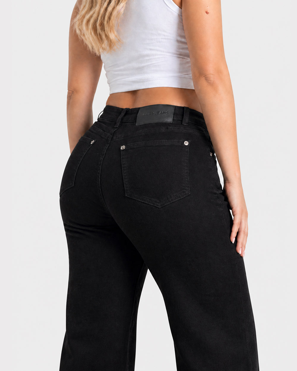 Straight – High-Waist – Black